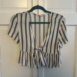Pacsun tie-front crop